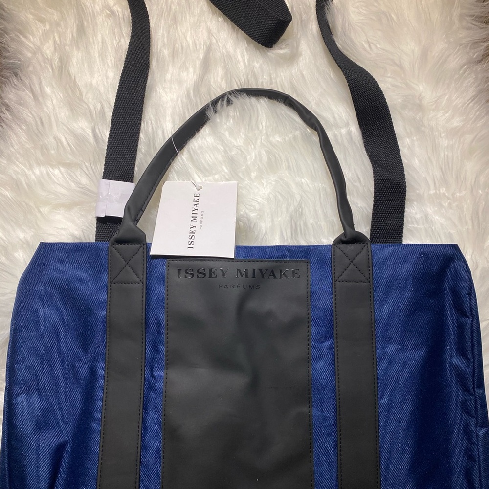 Clearance! 🦋 Weekender Bag - Picture 2 of 4